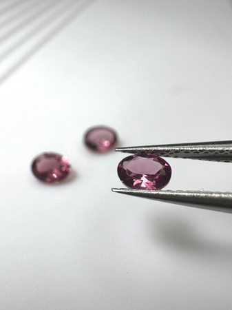 Turmalin fasetowany różowy owal 4x3 mm