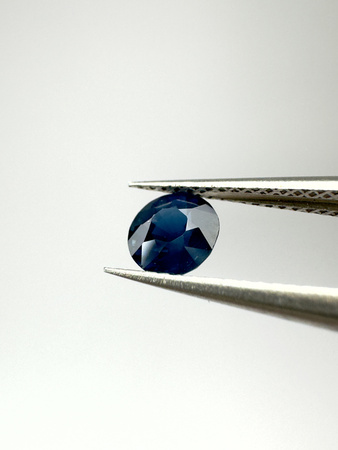 Szafir niebieski okrągły fasetowany fi 5 mm