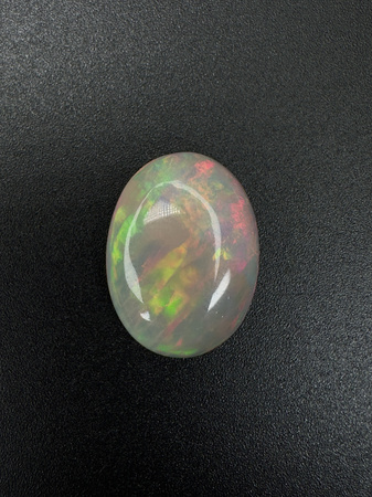 Opal ciemny naturalny kaboszon owal 14,07 x 11,11 mm