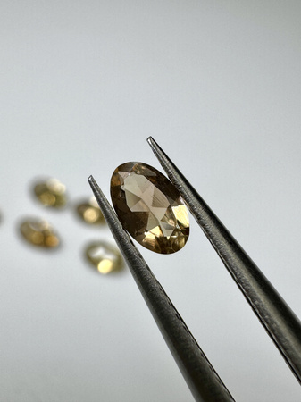 Turmalin fasetowany miedziany owal 5 x 3 mm