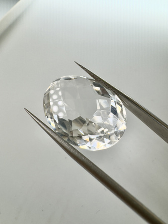 Kryształ górski naturalny fasetowany owal 17x23 mm