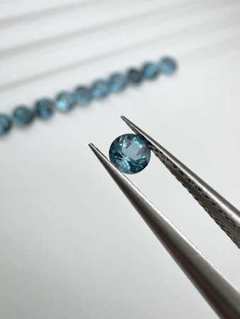 Topaz london blue fasetowany okrągły fi 5 mm