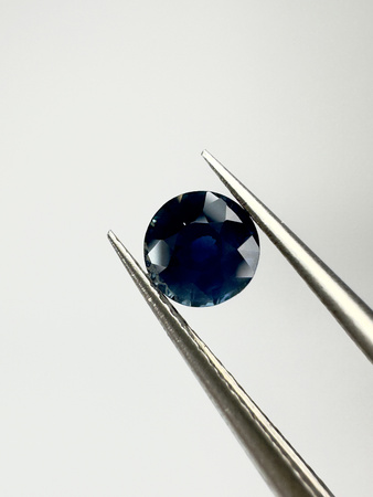 Szafir niebieski okrągły fasetowany fi 5 mm