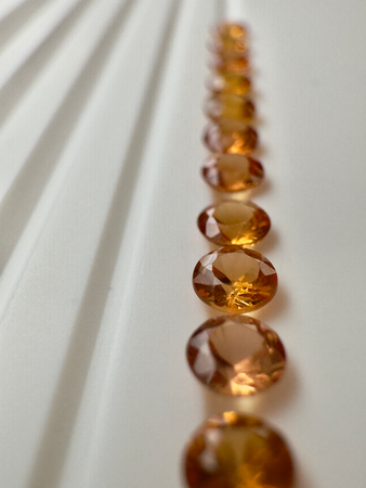 Szafir pomarańczowy naturalny okrągły fasetowany fi 3 mm