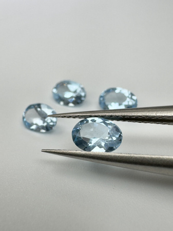 Topaz niebieski naturalny fasetowany owal 6x4 mm