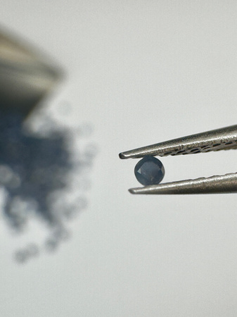 Szafir niebieski naturalny okrągły fasetowany fi 1,1 mm