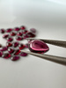 Granat rodolit  naturalny kaboszon łezka 7 x 5 mm