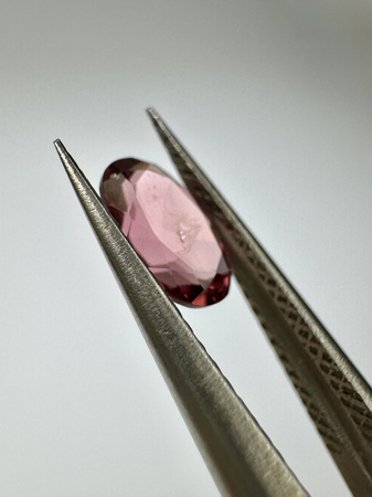 Turmalin fasetowany różowy owal 6x4 mm
