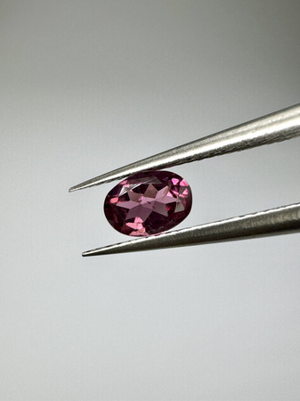 Turmalin fasetowany różowy owal 6x4 mm