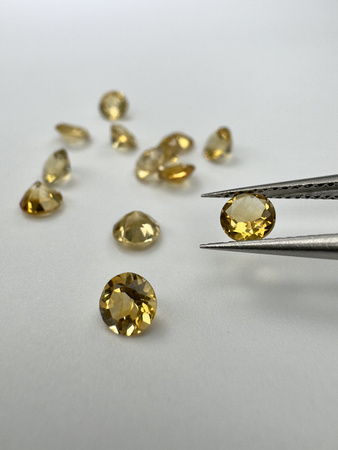 Cytryn naturalny fasetowany okrągły fi 4 mm