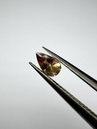 Turmalin fasetowany dwukolorowy gruszka 5 x 3 mm
