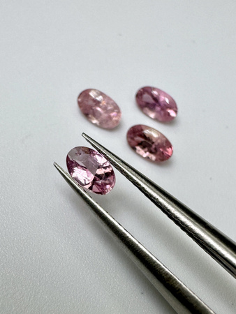 Turmalin fasetowany różowy owal 5 x 3 mm