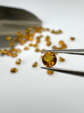 Cytryn naturalny fasetowany okrągły fi 3 mm niekalibrowane