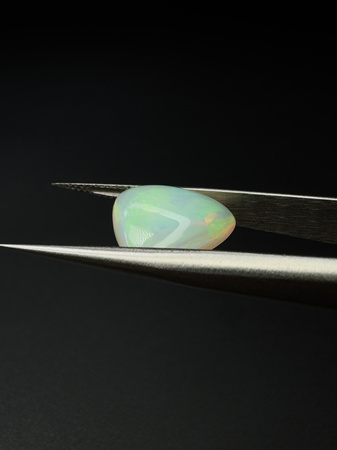 Opal naturalny kaboszon trylion 13,12 x 12,82 x 12,74 mm