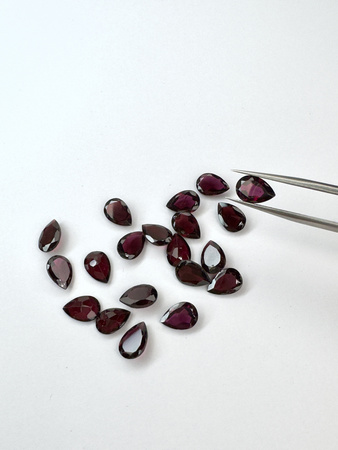 Granat rodolit  naturalny fasetowany gruszka 9x6 mm