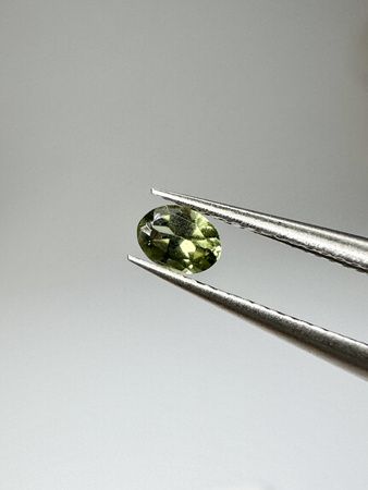 Turmalin fasetowany ciemny zielony owal 4x3 mm