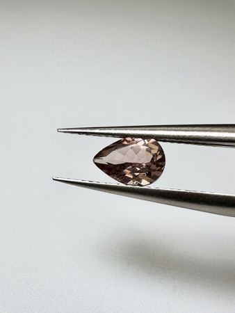 Turmalin fasetowany różowy gruszka 6,27 x 4,3 mm