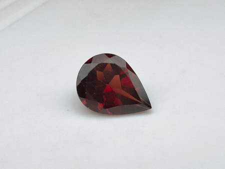Granat rodolit gruszka fasetowany 8x6 mm