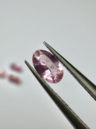 Turmalin fasetowany różowy owal 5 x 3 mm