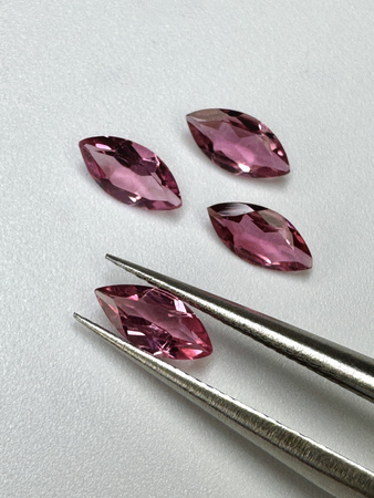 Turmalin fasetowany różowy markiza 7 x 3,5 mm