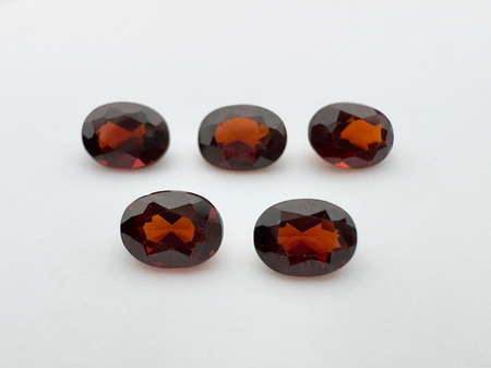 Granat rodolit owal fasetowany 4x3 mm