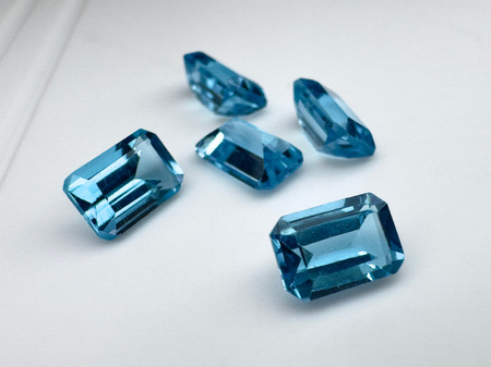 Topaz niebieski oktagon fasetowany 6x4 mm