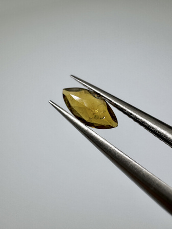 Turmalin fasetowany oliwkowy zielony markiza 7 x 3,5 mm