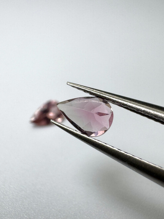 Turmalin fasetowany różowy gruszka 6x4 mm