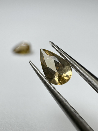 Turmalin fasetowany miedziany gruszka 5 x 3 mm
