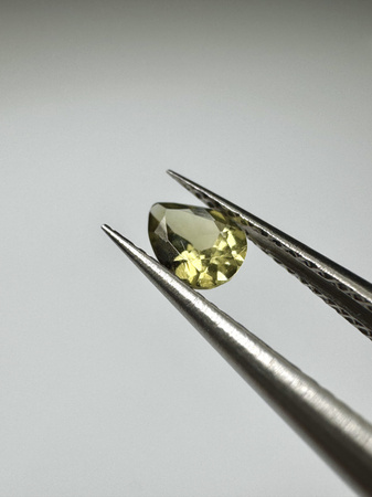 Turmalin fasetowany zielony gruszka 5 x 4 mm