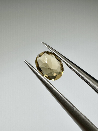 Turmalin fasetowany miedziany owal 5 x 4 mm