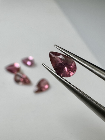 Turmalin fasetowany różowy gruszka 5 x 3 mm