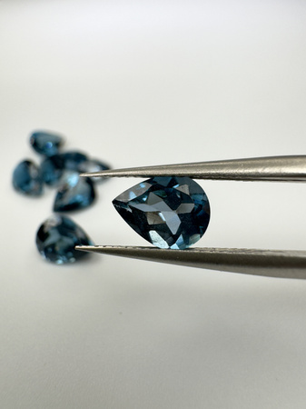 Topaz london blue gruszka fasetowany 8x6 mm