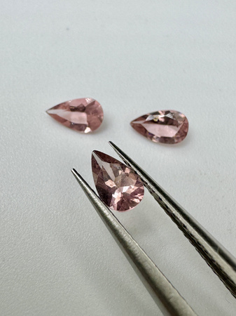 Turmalin fasetowany różowy gruszka 5 x 3 mm