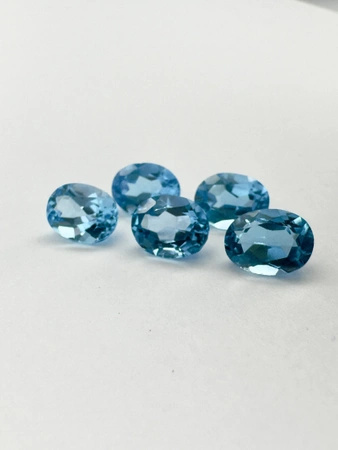 Niebieski topaz owal fasetowany 8x6 mm