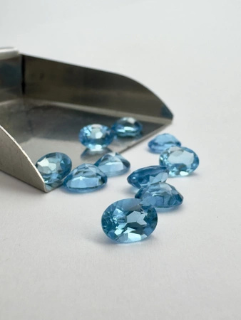 Niebieski topaz owal fasetowany 8x6 mm