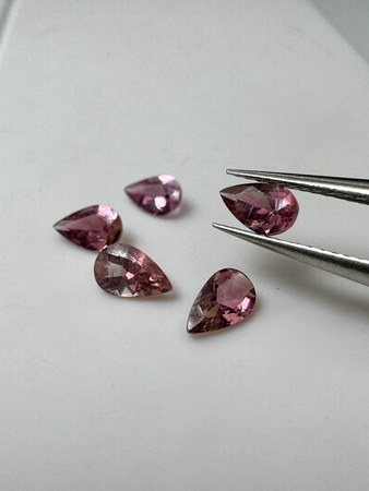 Turmalin fasetowany różowy gruszka 5 x 3 mm