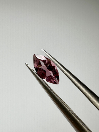 Turmalin fasetowany różowy markiza 6,5 x 3,2 mm