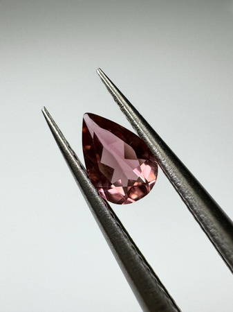 Turmalin fasetowany różowy gruszka 6 x 4 mm