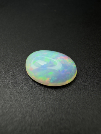 Opal naturalny kaboszon owal 15,09 x 11,80 mm