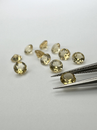 Cytryn naturalny fasetowany okrągły fi 4 mm