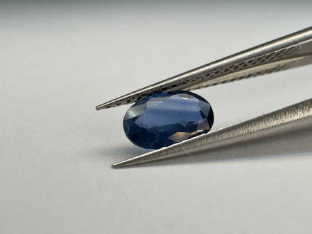 Szafir ciemnoniebieski owal fasetowany 6x4 mm