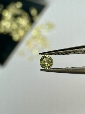 Szafir jasnożółty naturalny okrągły fasetowany 1,75 mm