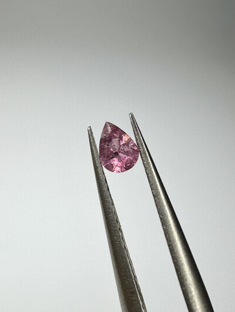 Turmalin fasetowany różowy gruszka 4x3 mm