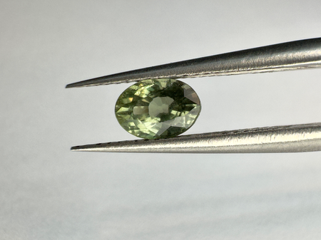 Szafir zielony owal fasetowany 6x4 mm