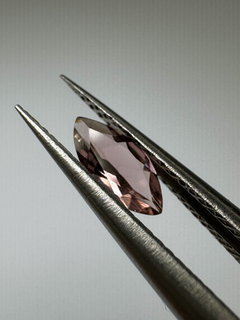 Turmalin fasetowany różowy markiza 6,7 x 3,2 mm