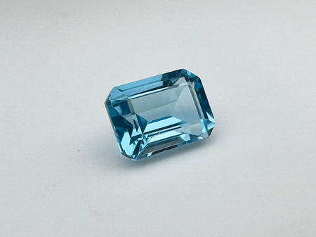 Topaz niebieski oktagon fasetowany 7x5 mm