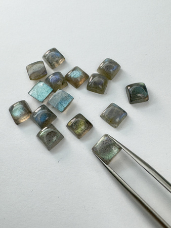 Labradoryt naturalny kaboszon kwadrat 7x7 mm
