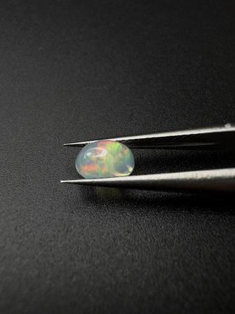 Opal naturalny kaboszon owal 6x4 mm