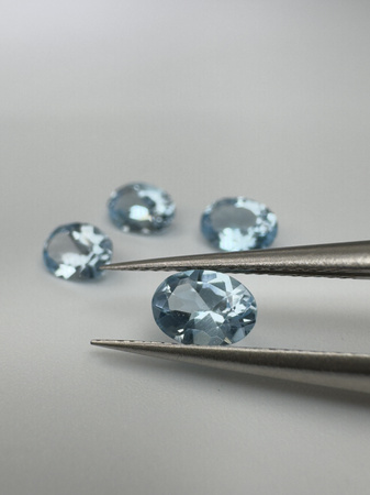 Topaz niebieski naturalny fasetowany owal 6x4 mm